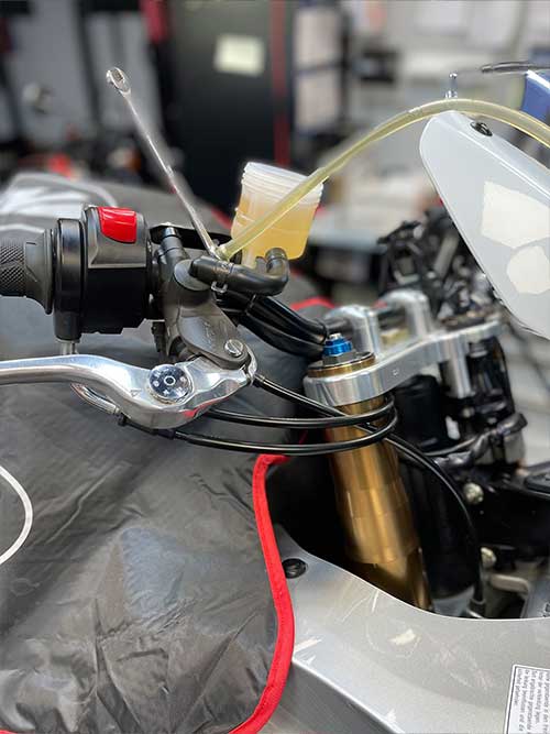 Teile vom Motorrad zur Inspektion in der Motorradwerkstatt