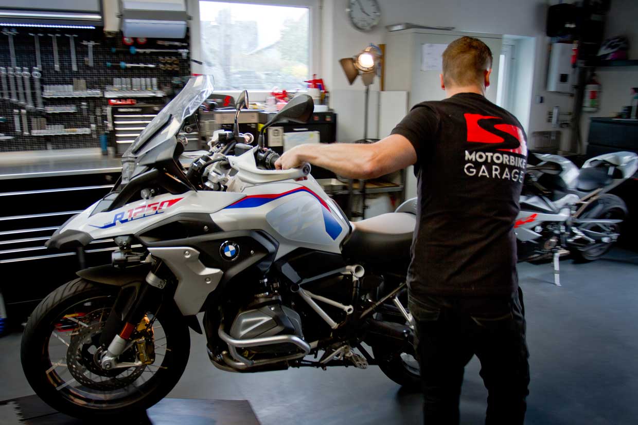 HU/AUK Service Motorrad-Werkstatt