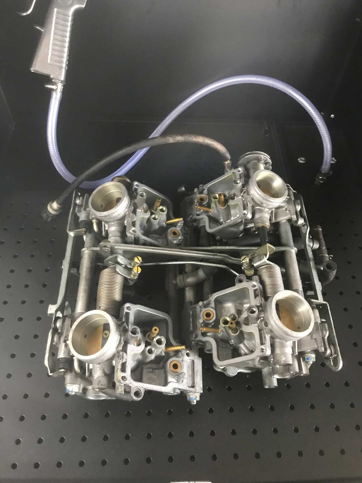 Reinigung eines Motorrad Vergaser